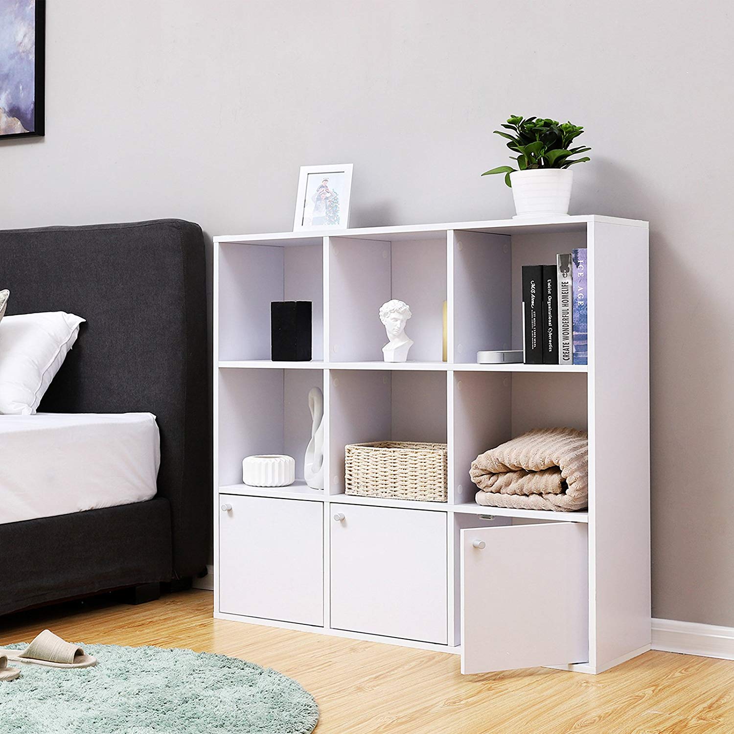 SONGMICS Knižnica s dvierkami LBC33WT, biela – Obrázok 3