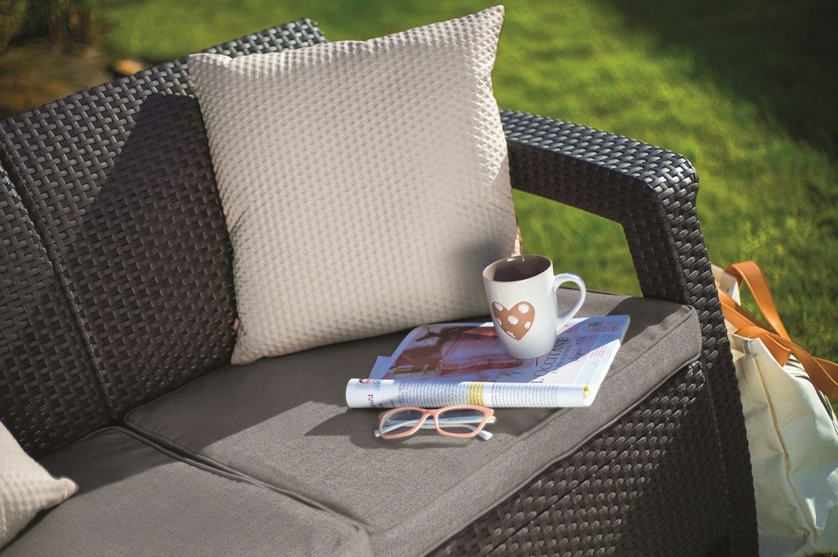 Keter záhradná sofa Corfu 128 x 70 x 79 cm, grafit – Obrázok 2