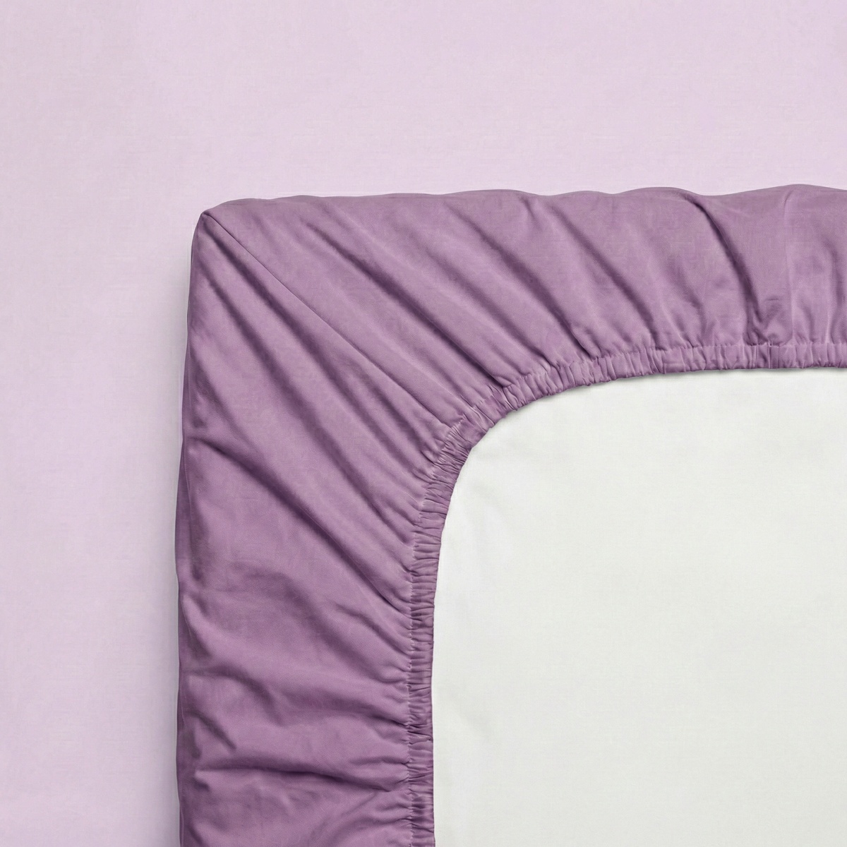 Kvalitex Saténové prestieradlo s gumou fialová, 180 x 200 cm – Obrázok 3