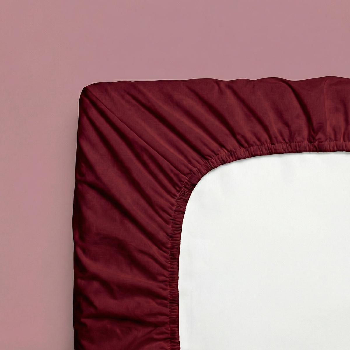 Kvalitex Saténové prestieradlo s gumou vínová, 180 x 200 cm – Obrázok 3